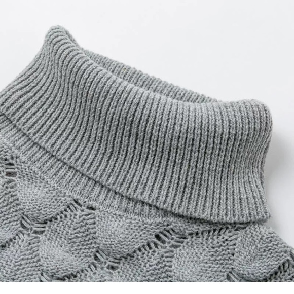 Gray Turtleneck Textured Scallop Knit Sweater - Picture 4 of 7